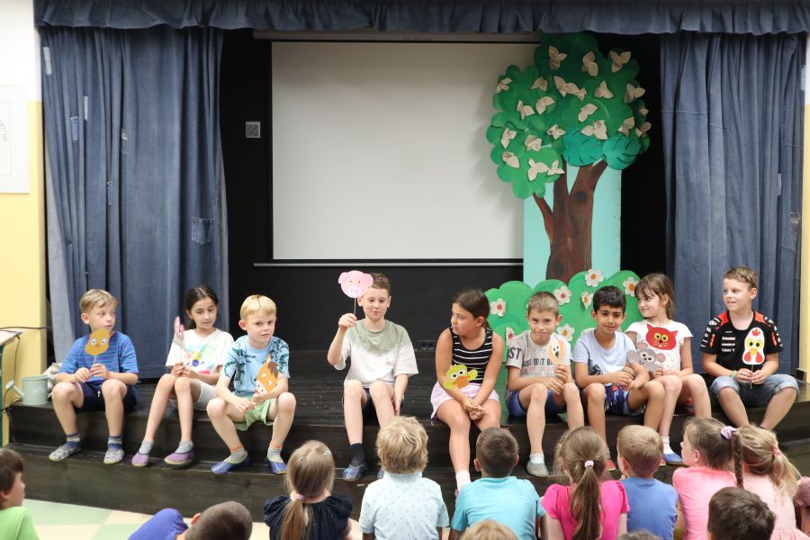 LE NOSTRE STAR BRILLANO ALL'ENGLISH DRAMA SHOW